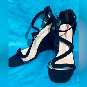 Fashion Nova Size 9 Black Wedge Sandal
